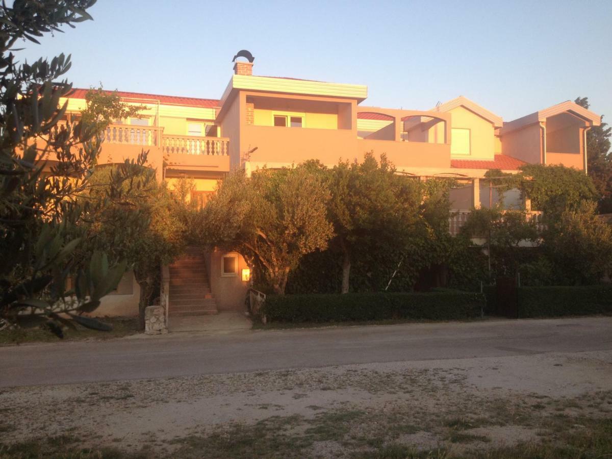 Apartments Dubravka Pirovac Exterior foto